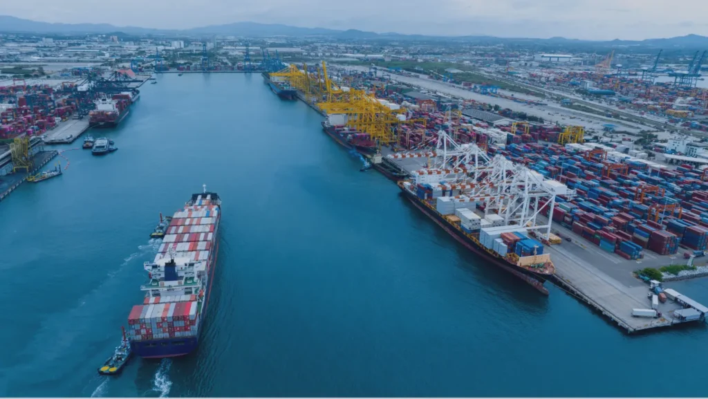 How Freight Forwarders in Dubai, UAE Simplify Your International Shipping